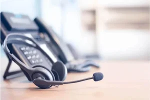 بهترین تلفن یالینک برای شرکت‌های کوچک | راهنمای خرید تلفن تحت شبکه برای کسب‌وکارها