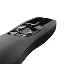 کنترل آسان اسلایدها با پرزنتر بی‌سیم Logitech R400 و برد بلند برای ارائه راحت